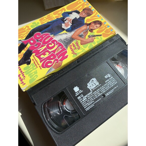 Austin Powers 1997 VHS Mike Meyers Elizabeth Hurley Michael York Retro Movie EUC - Picture 5 of 5